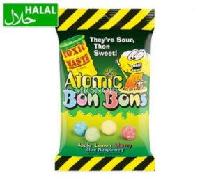 Toxic Waste Atomic Bon Bons zijn leuke gekleurder snoepballetjes in zes verschillende smaken: Lime, Cherry, Strawberry, Lemon, Blue Raspberry en Grape. Hard van buiten, zacht binnen.
